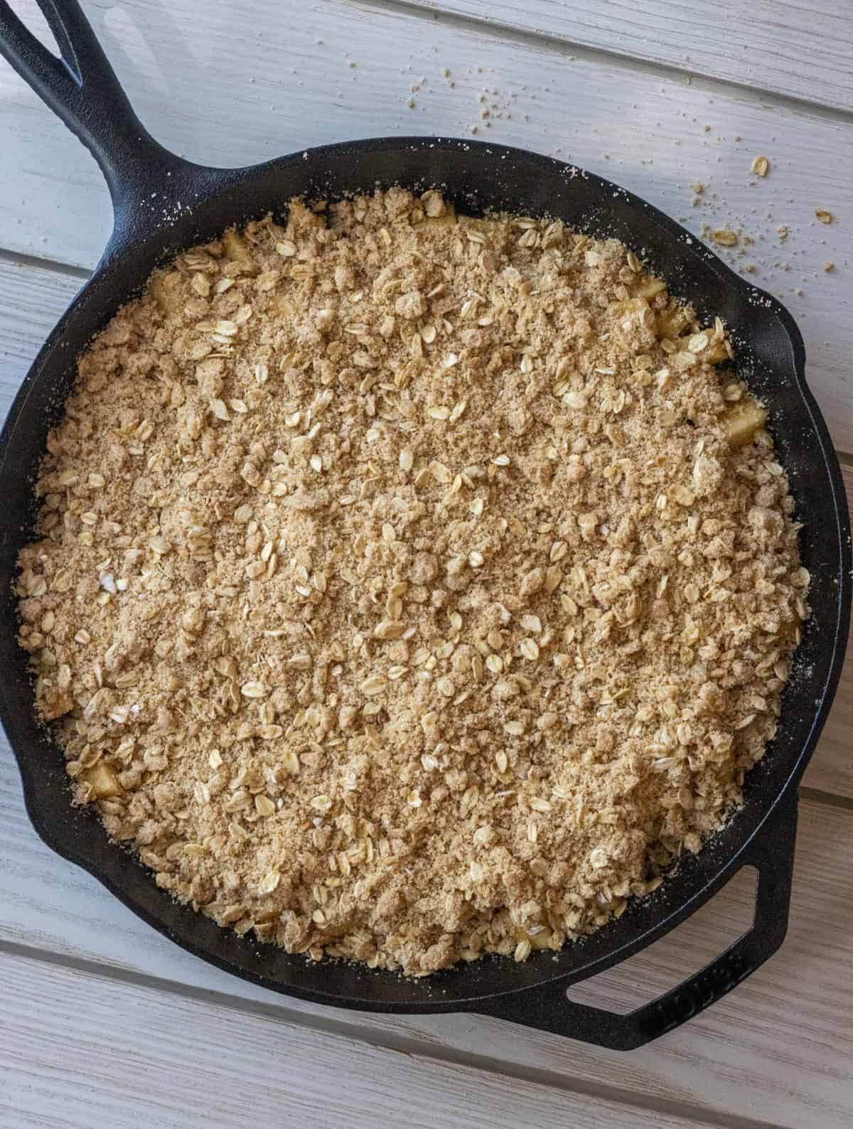 https://thishomekitchen.com/wp-content/uploads/2022/09/Cast-Iron-Apple-Crisp-Unbaked.jpg